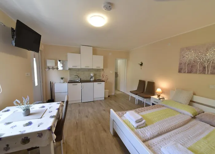 Lea アパート カスタヴ