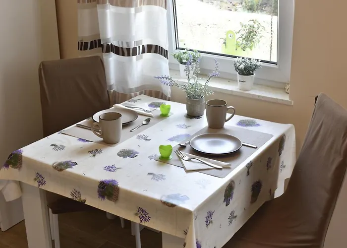 Lea アパート カスタヴ