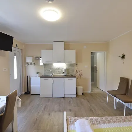 Lea Apartment *