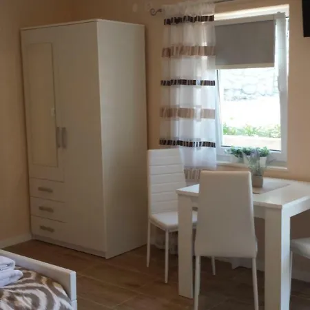 Lea Apartment *
